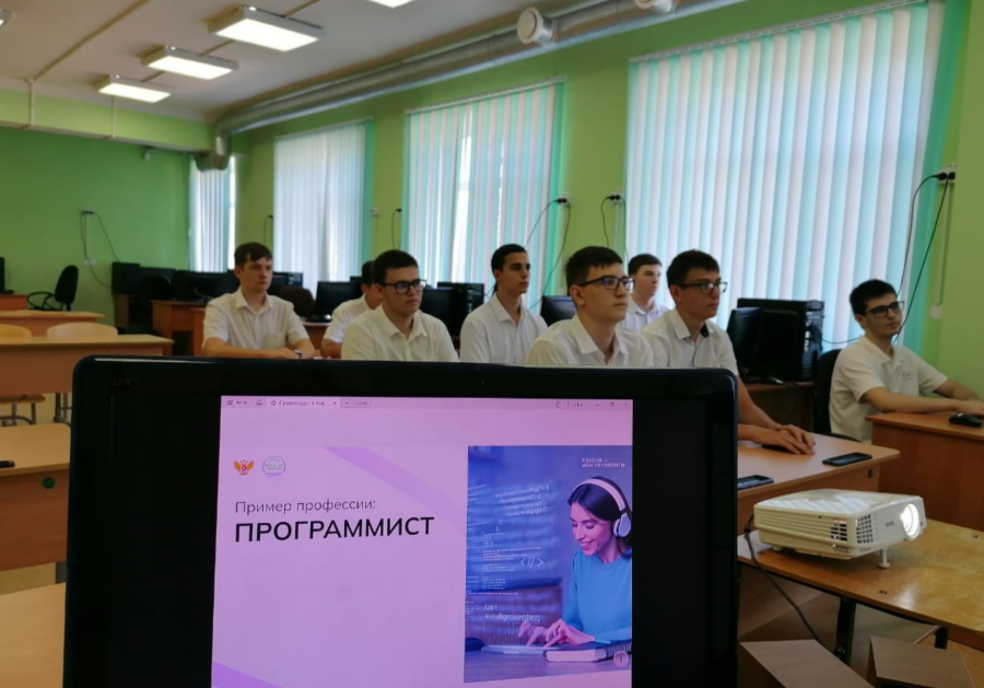 В школах Адыгеи стартовали профориентационные занятия «Россия — мои горизонты»